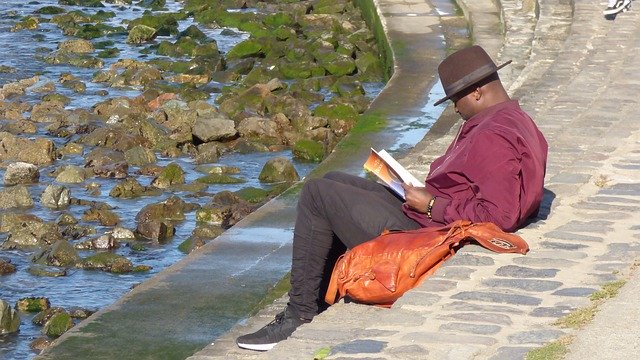 Bezpłatne pobieranie Man Reading Book - bezpłatne zdjęcie lub obraz do edycji za pomocą internetowego edytora obrazów GIMP