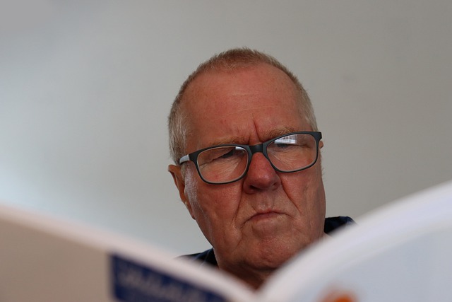 Free download man senior read reading glasses free picture to be edited with GIMP free online image editor