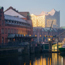 Marina and modern building  screen for extension Chrome web store in OffiDocs Chromium