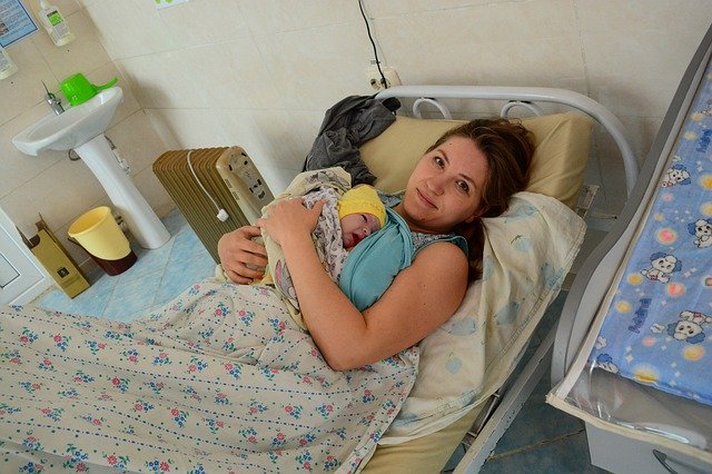 Gratis download Maternity Hospital Baby Mother - gratis foto of afbeelding om te bewerken met GIMP online afbeeldingseditor