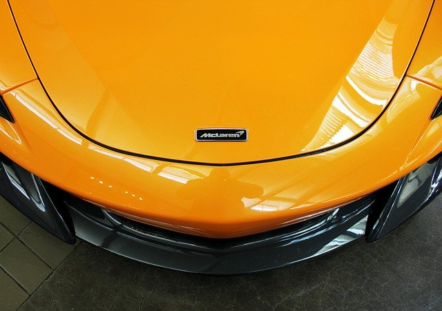 Muat turun percuma Mclaren Yellow Cars Background - foto atau gambar percuma untuk diedit dengan editor imej dalam talian GIMP