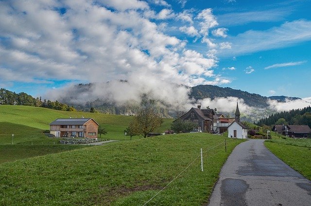 ดาวน์โหลดเทมเพลตภาพถ่าย Meadow Clouds Landscape ฟรีเพื่อแก้ไขด้วยโปรแกรมแก้ไขรูปภาพออนไลน์ GIMP