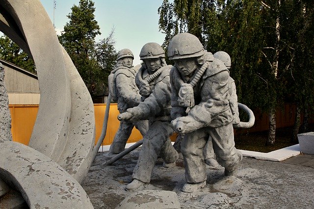 टेम्पलेट फोटो स्मारक अग्निशामक प्रतिमा - OffiDocs . के लिए