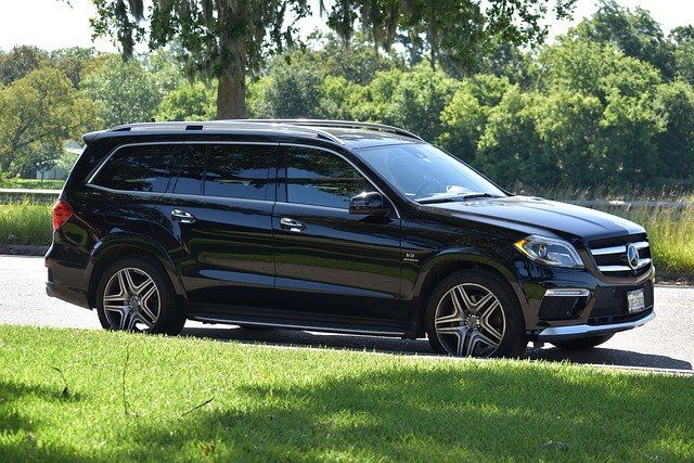 Scarica gratis l'immagine gratuita di mercedes benz gls suv black grass da modificare con l'editor di immagini online gratuito GIMP