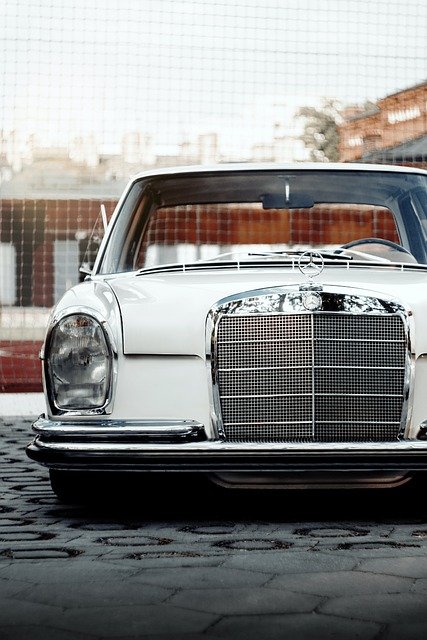 قم بتنزيل صورة سيارة فاخرة Mercedes benz w111 مجانًا ليتم تحريرها باستخدام محرر الصور المجاني عبر الإنترنت من GIMP