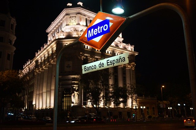 Bezpłatne pobieranie Metro Madrid Bank - bezpłatne zdjęcie lub obraz do edycji za pomocą internetowego edytora obrazów GIMP