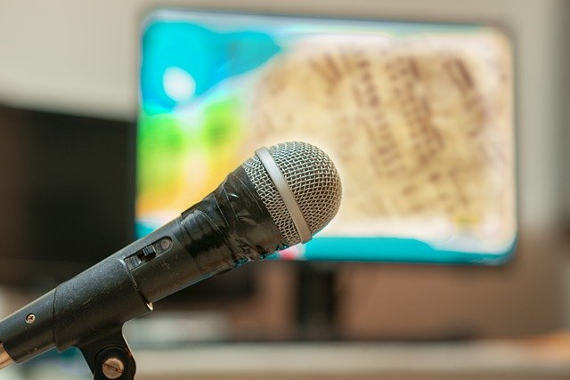 Kostenloser Download Mikrofon singende Musik - kostenloses Foto oder Bild zur Bearbeitung mit GIMP Online-Bildbearbeitung