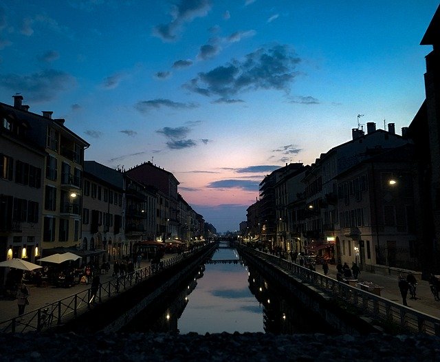 ดาวน์โหลดฟรี Milan Italy River - ภาพถ่ายฟรีหรือรูปภาพที่จะแก้ไขด้วยโปรแกรมแก้ไขรูปภาพออนไลน์ GIMP