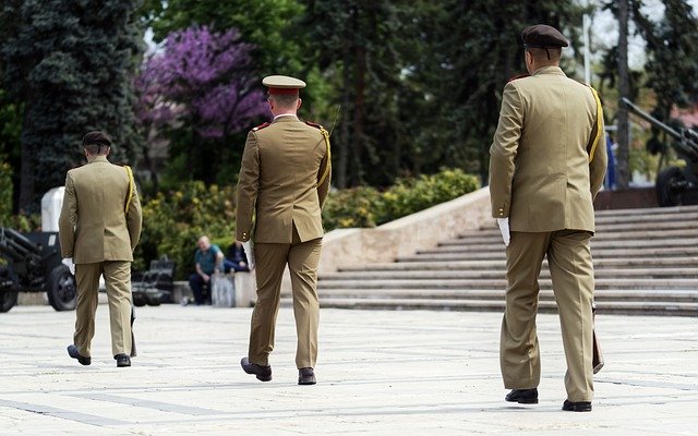 تحميل مجاني Military Uniform Guards - صورة مجانية أو صورة مجانية ليتم تحريرها باستخدام محرر الصور على الإنترنت GIMP