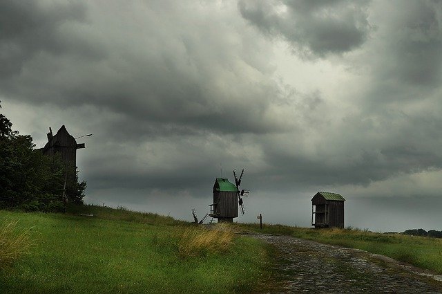 Darmowe pobieranie Mill Field Clouds - darmowe zdjęcie lub obraz do edycji za pomocą internetowego edytora obrazów GIMP