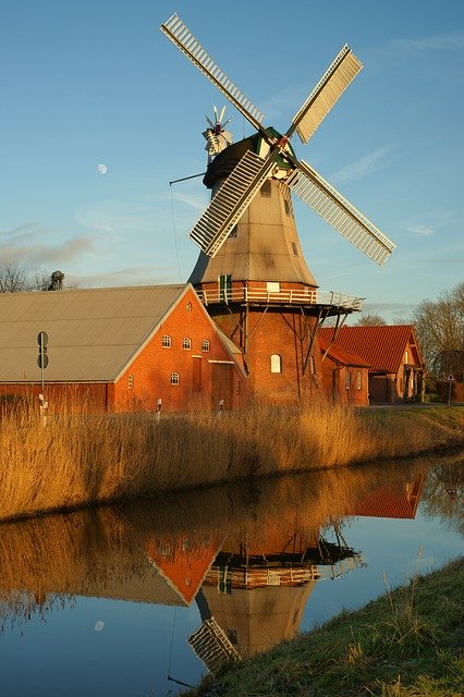 Descărcare gratuită Mill Mirroring Water - fotografie sau imagini gratuite pentru a fi editate cu editorul de imagini online GIMP