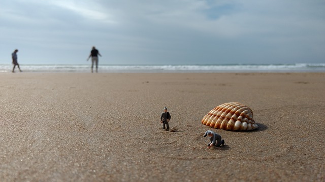 Free graphic miniature figures water vacations to be edited by GIMP free image editor by OffiDocs