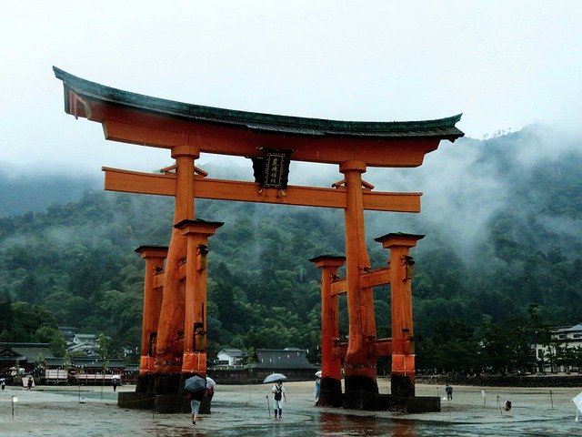 Bezpłatne pobieranie Miyajima Torii Shrine - darmowe zdjęcie lub obraz do edycji za pomocą internetowego edytora obrazów GIMP