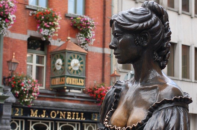 Free download Molly Malone Statue Dublin -  free photo or picture to be edited with GIMP online image editor