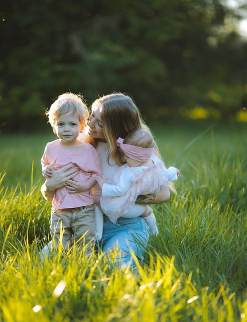 Free download mom mother children together free picture to be edited with GIMP free online image editor
