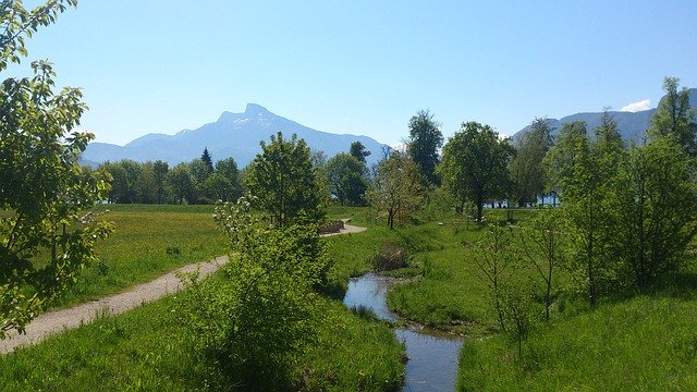 Mondsee Salzkammergut Springを無料でダウンロード-GIMPオンラインイメージエディターで編集できる無料の写真または画像