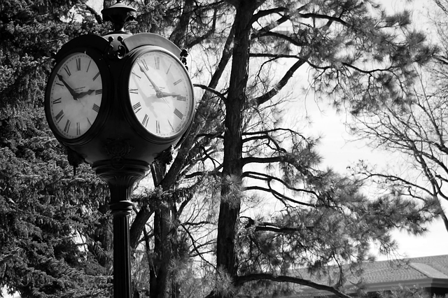Template Photo Monochrome Clock Time -  for OffiDocs