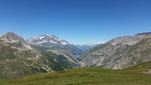 Gratis download Montagne Mountain Nature - gratis foto of afbeelding om te bewerken met GIMP online afbeeldingseditor