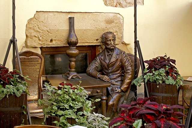 Безкоштовне завантаження Monument Figure Sculpture The Art - безкоштовна фотографія або зображення для редагування за допомогою онлайн-редактора зображень GIMP