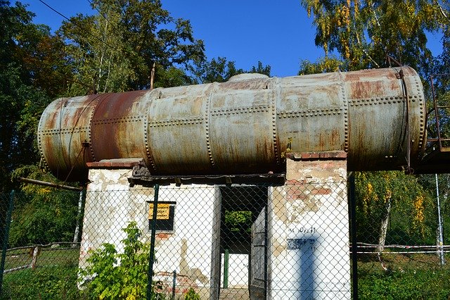 Muat turun percuma Monument Technology The Tank Retro - foto atau gambar percuma untuk diedit dengan editor imej dalam talian GIMP