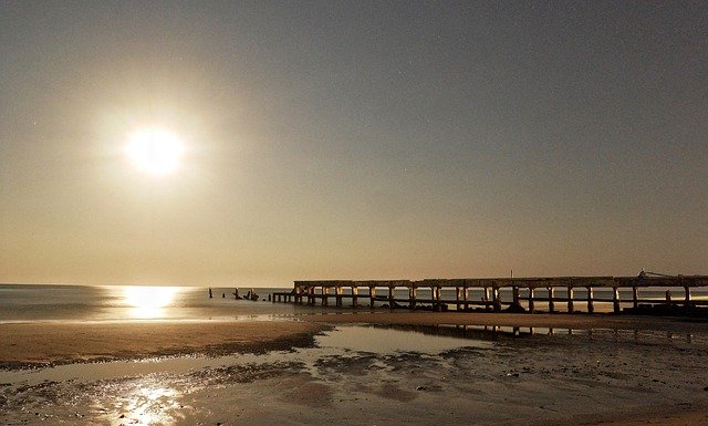 Téléchargement gratuit de Moon Beach Sea - photo ou image gratuite à éditer avec l'éditeur d'images en ligne GIMP