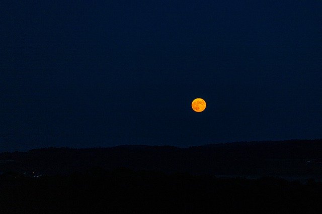 Безкоштовно завантажте Moon Night Red - безкоштовну фотографію чи зображення для редагування за допомогою онлайн-редактора зображень GIMP
