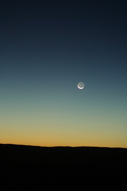 Descărcare gratuită Moon Rise Newmoon - fotografie sau imagini gratuite pentru a fi editate cu editorul de imagini online GIMP