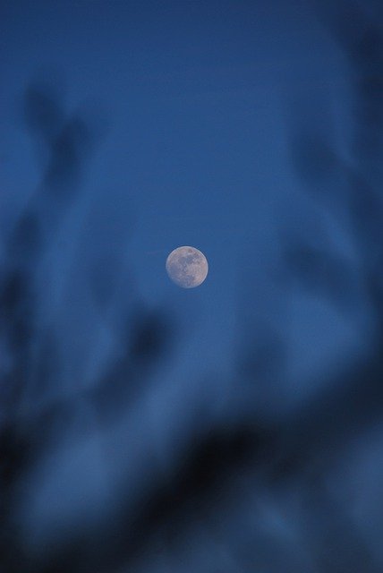 Bezpłatne pobieranie Moon Sky Blue - bezpłatne zdjęcie lub obraz do edycji za pomocą internetowego edytora obrazów GIMP