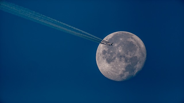 Скачать бесплатно луна, чтобы путешествовать по небу природа бесплатное изображение для редактирования с помощью бесплатного онлайн-редактора изображений GIMP