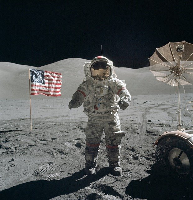 Free download moon walk astronaut astronaut suit free picture to be edited with GIMP free online image editor