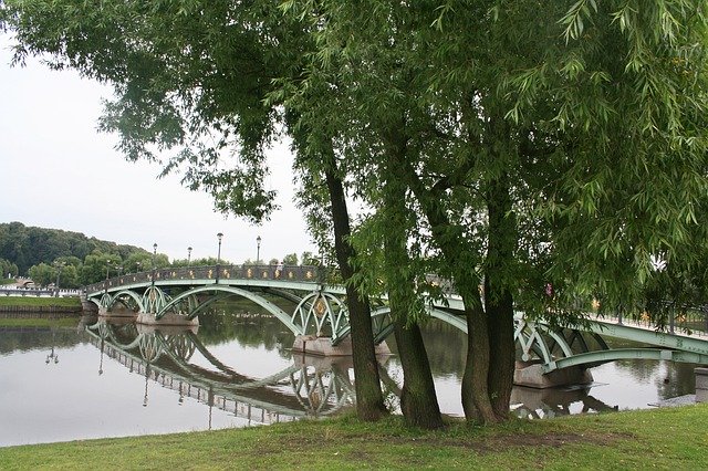 ดาวน์โหลดฟรี Moscow Tsaritsyno Willow - ภาพถ่ายหรือรูปภาพฟรีที่จะแก้ไขด้วยโปรแกรมแก้ไขรูปภาพออนไลน์ GIMP