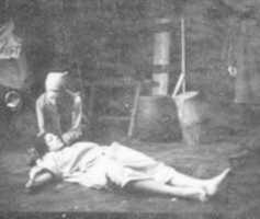 Free download Mother Courage with the dead Kattrin free photo or picture to be edited with GIMP online image editor