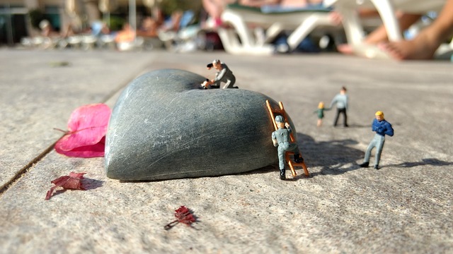 Free download mother s day heart miniature figures free picture to be edited with GIMP free online image editor