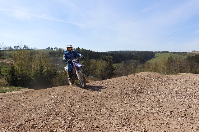 Descărcare gratuită Motocross 450Ccm Climbing - fotografie sau imagine gratuită pentru a fi editată cu editorul de imagini online GIMP