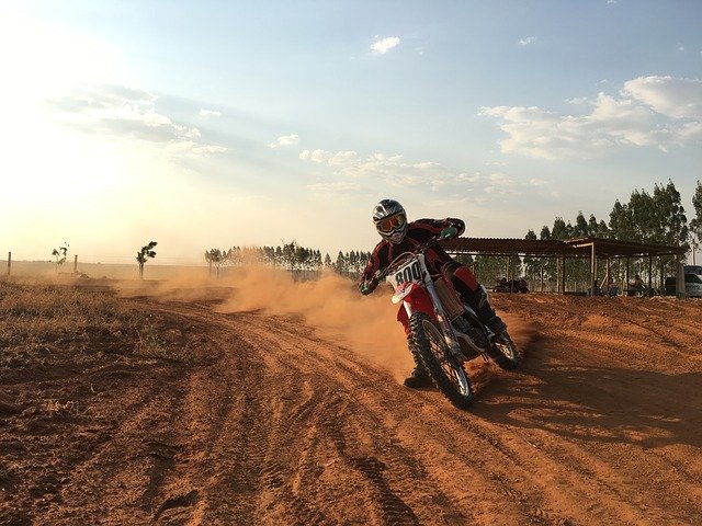 Unduh gratis Motocross Earth Adrenaline - foto atau gambar gratis untuk diedit dengan editor gambar online GIMP