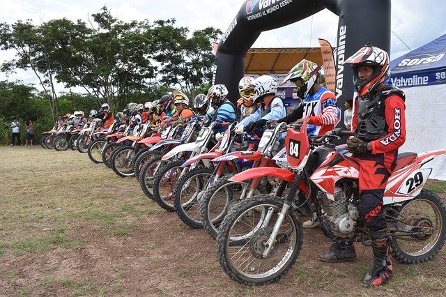 Unduh gratis Motocross Enduro Rally - foto atau gambar gratis untuk diedit dengan editor gambar online GIMP