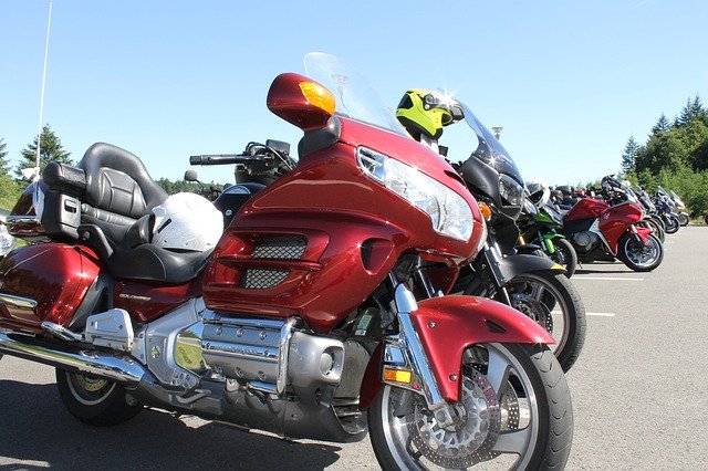 Bezpłatne pobieranie bezpłatnego szablonu motocyklowego Biker Red do edycji za pomocą internetowego edytora obrazów GIMP