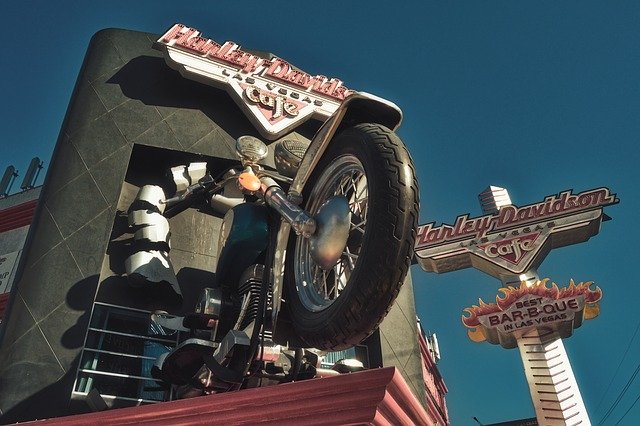 ดาวน์โหลดฟรี Motorcycle Oversized Advertising - ภาพถ่ายฟรีหรือรูปภาพที่จะแก้ไขด้วยโปรแกรมแก้ไขรูปภาพออนไลน์ GIMP