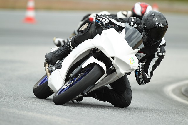 Bezpłatne pobieranie wyścigów motocyklowych na torze wyścigowym darmowe zdjęcie do edycji za pomocą bezpłatnego internetowego edytora obrazów GIMP