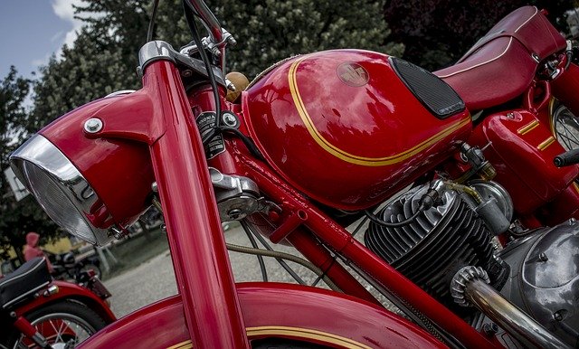 Scarica gratis Motorcycle Red Transport - foto o immagini gratuite da modificare con l'editor di immagini online GIMP