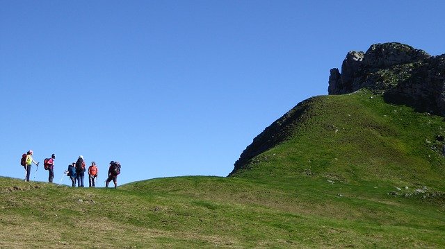 Unduh gratis Mountain Hiking Trekking - foto atau gambar gratis untuk diedit dengan editor gambar online GIMP