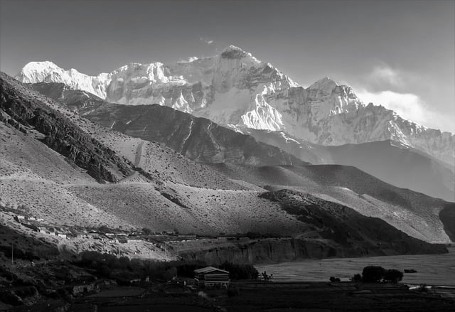 Baixe gratuitamente a imagem gratuita da neve do Himalaia da montanha para ser editada com o editor de imagens on-line gratuito do GIMP