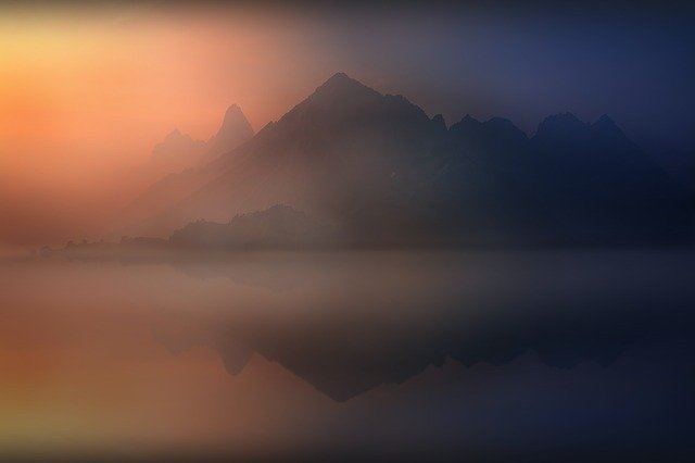 Gratis download Mountain Lake Mist - gratis foto of afbeelding om te bewerken met GIMP online afbeeldingseditor