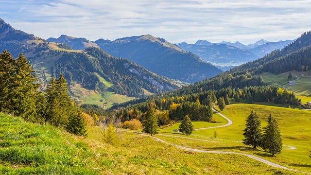 Baixe gratuitamente a imagem gratuita das montanhas do outono da paisagem da montanha para ser editada com o editor de imagens on-line gratuito do GIMP