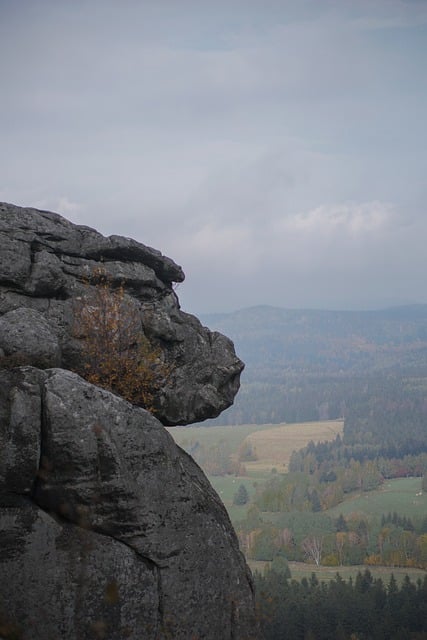 Darmowe pobieranie Mountain Rock Monkey Views wędrówka darmowe zdjęcie do edycji za pomocą bezpłatnego edytora obrazów online GIMP