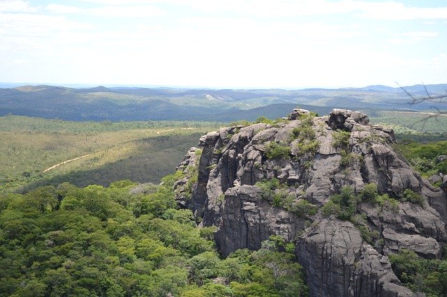 Bezpłatne pobieranie Mountain Rocks Trees - darmowe zdjęcie lub obraz do edycji za pomocą internetowego edytora obrazów GIMP