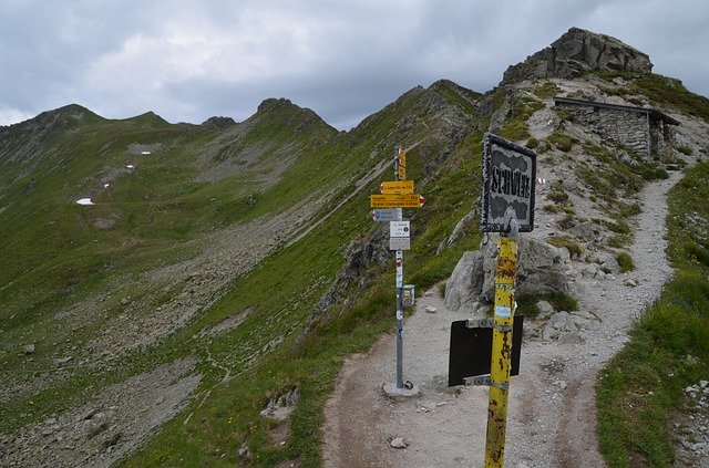 Téléchargement gratuit de Mountains Border Landscape - photo ou image gratuite à éditer avec l'éditeur d'images en ligne GIMP