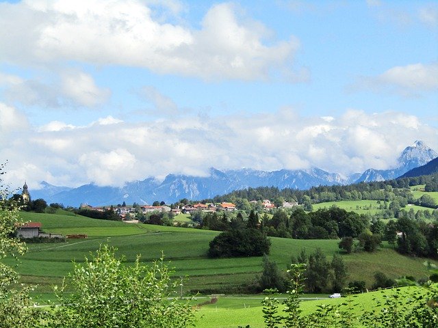 Bezpłatne pobieranie Mountains Clouds Spire - darmowy szablon zdjęć do edycji za pomocą internetowego edytora obrazów GIMP