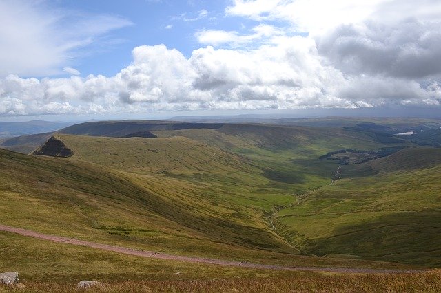 Muat turun percuma Mountains Countryside Brecon - foto atau gambar percuma untuk diedit dengan editor imej dalam talian GIMP