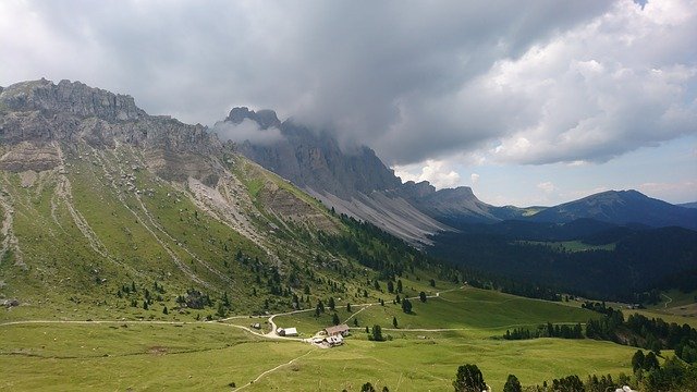 Unduh gratis Mountains Dolomites Funes - foto atau gambar gratis untuk diedit dengan editor gambar online GIMP